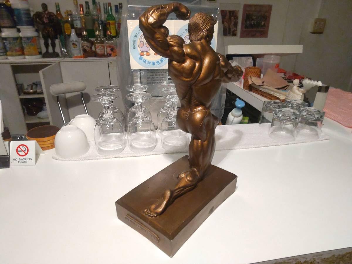 非売品 優勝 ボディビル トロフィー オブジェ★ゴールドジム,プロレス,格闘技 アメリカ選手権大会 優勝 ボディビル トロフィー 置物 オブジェ